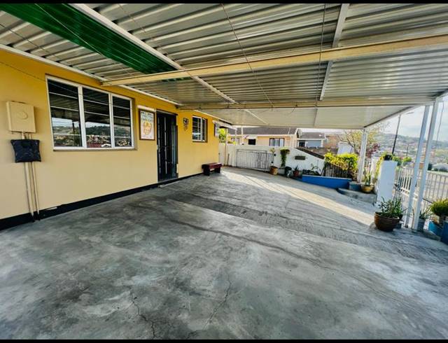 5 BEDROOM HOUSE FOR SALE IN NEWLANDS WEST